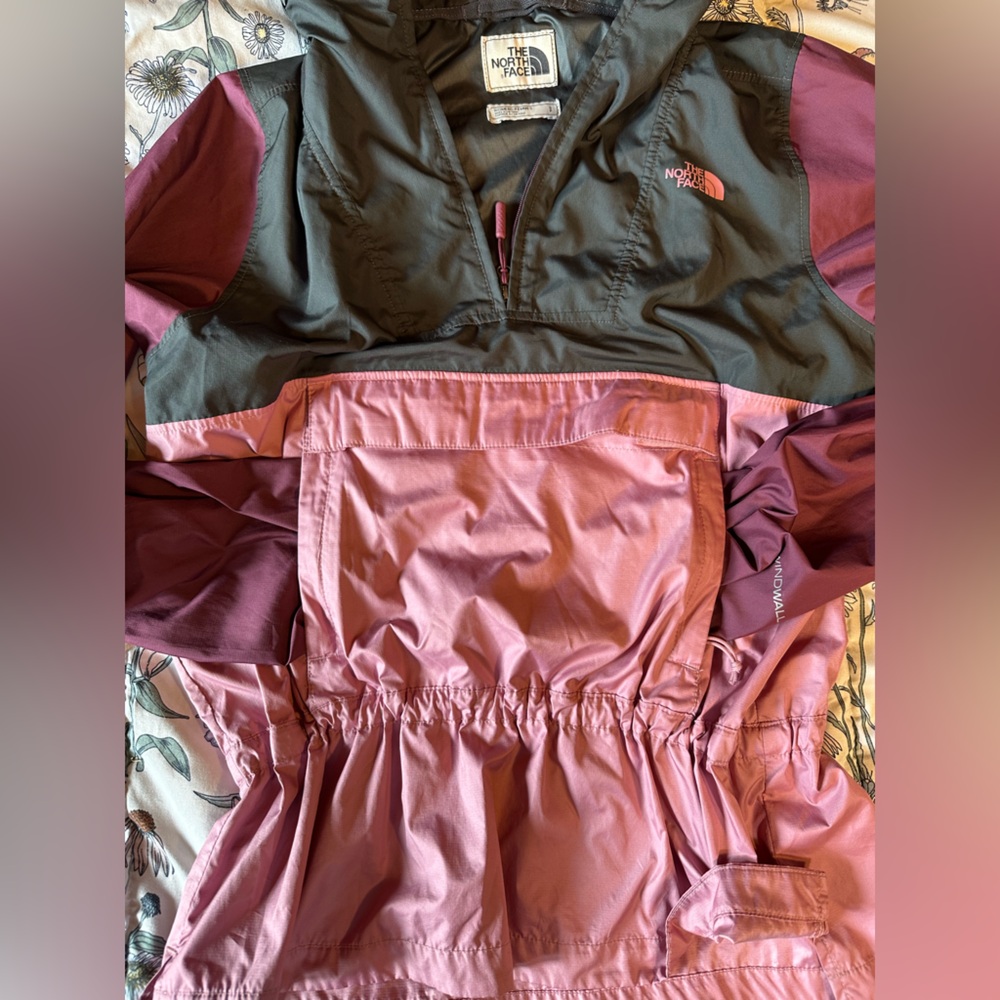 The North Face Pink and Black Jacket women’s size small. - Picture 9 of 10